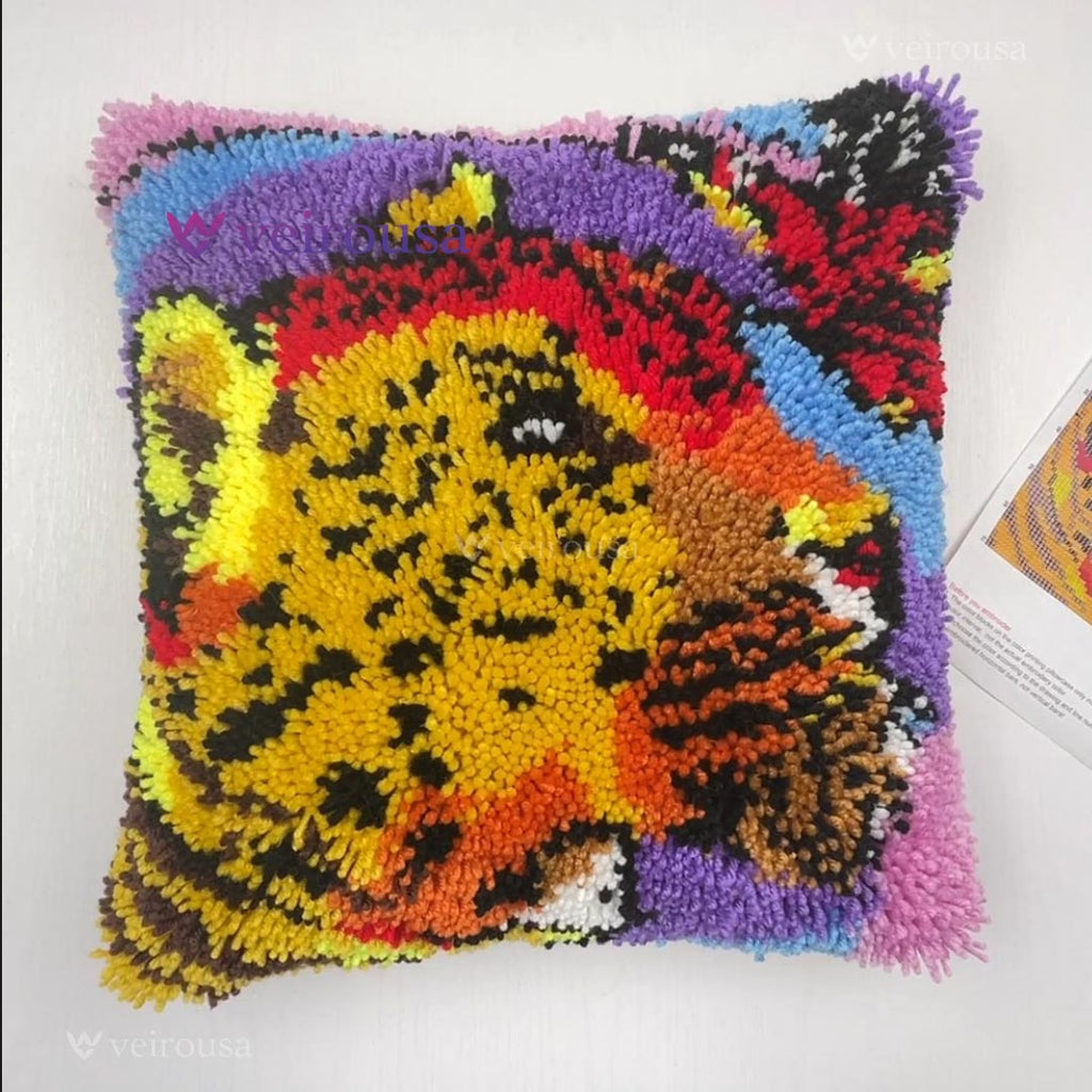 Leopard & Butterfly Encounter Latch Hook Pillow Kit