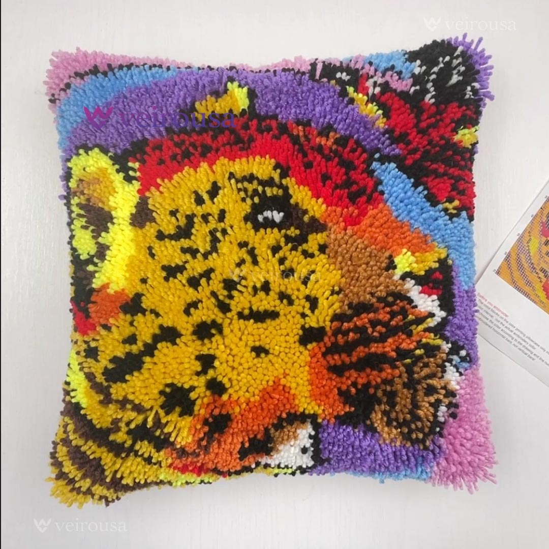 Leopard & Butterfly Encounter Latch Hook Pillow Kit